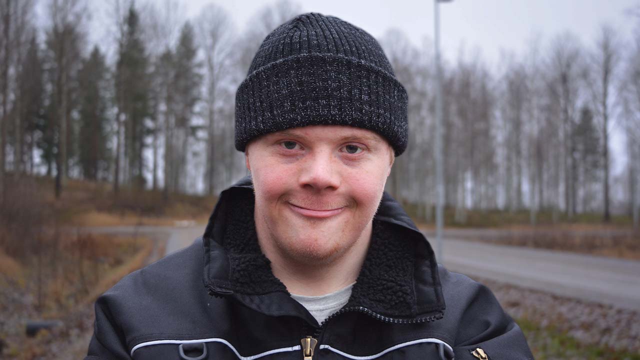 Utomhusporträtt på elev