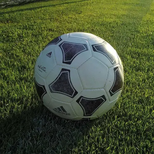 Fotboll på gräs